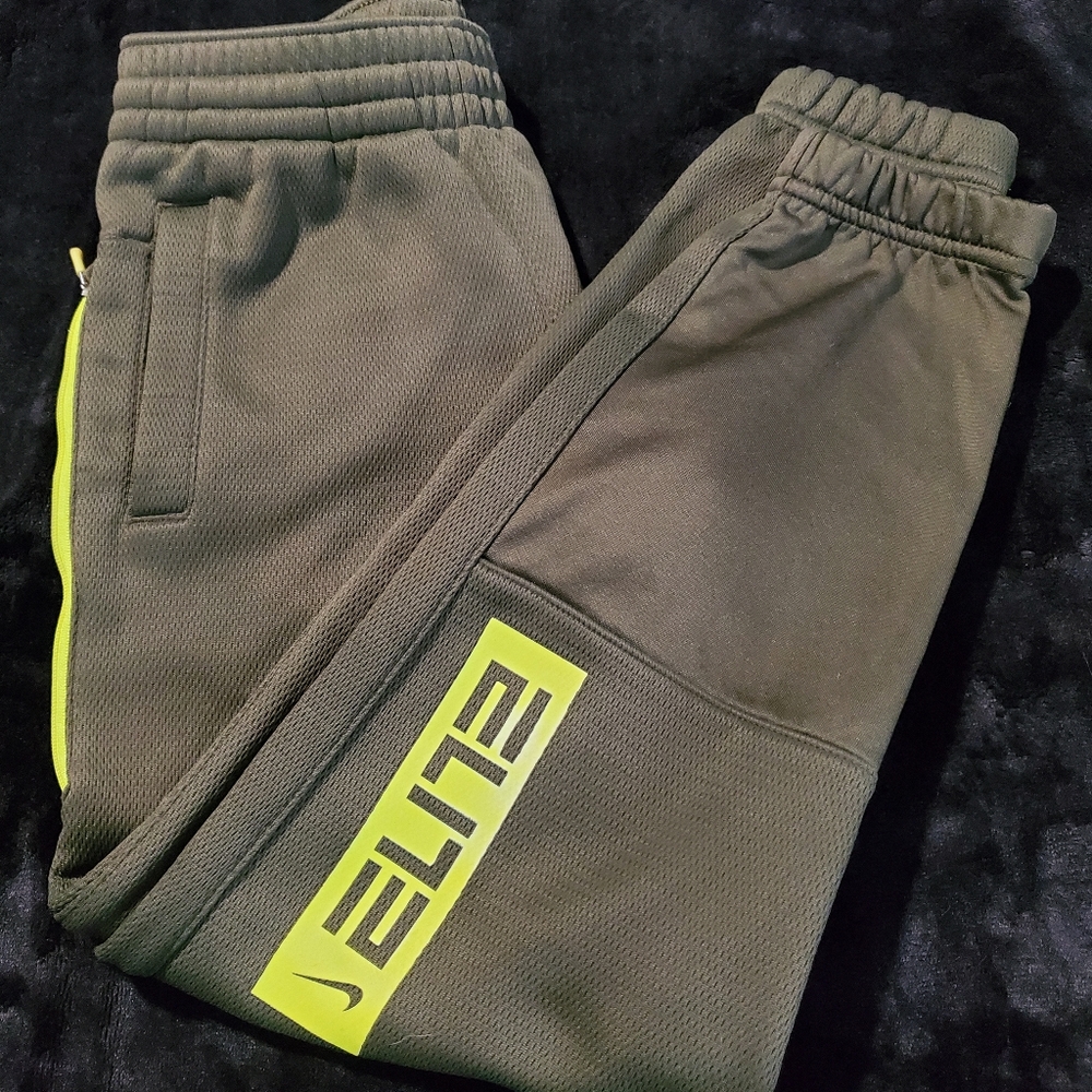 Kids Nike Elite Jogger size Small